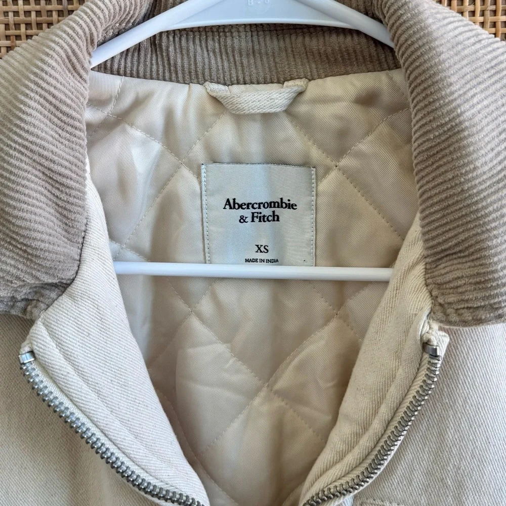 Abercrombie & Fitch Women's Beige Bomber Jacket - Picture 5 of 6